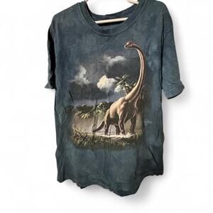 The mountain brontosaurus dinosaur tee